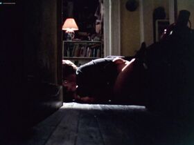 Мередит Снайдер голая – Habit (1997) #1