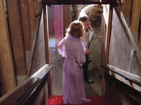 Элис Фридланд голая, Азизи Джохари голая, Кэрол Уоррен голая – Убийство китайского букмекера (1976) #2