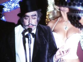 Элис Фридланд голая, Азизи Джохари голая, Кэрол Уоррен голая – Убийство китайского букмекера (1976) #5