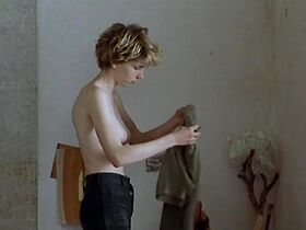 Алексия Стреси голая, Лу Дуайон голая, Элиз Перрье голая – Слишком много (мало) любви (1998) #1