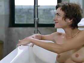 Алексия Стреси голая, Лу Дуайон голая, Элиз Перрье голая – Слишком много (мало) любви (1998)