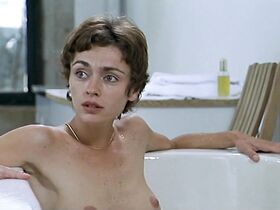 Алексия Стреси голая, Лу Дуайон голая, Элиз Перрье голая – Слишком много (мало) любви (1998) #12