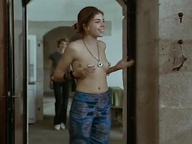 Алексия Стреси голая, Лу Дуайон голая, Элиз Перрье голая – Слишком много (мало) любви (1998) #4