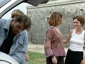 Алексия Стреси голая, Лу Дуайон голая, Элиз Перрье голая – Слишком много (мало) любви (1998) #9