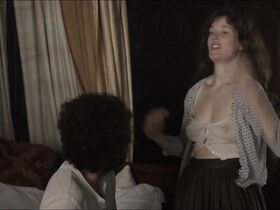 Вики Крипс секси – Молодой Карл Маркс (2017)