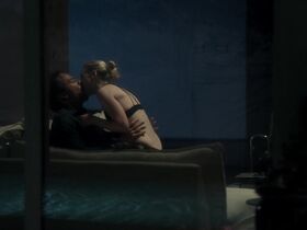 Эмили Кинни секси, Кира Седжвик секси – Десять дней в долине s01e02 (2017) #1