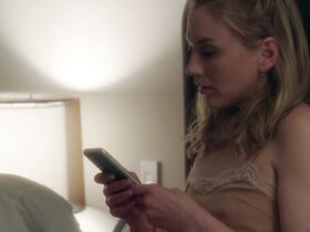 Эмили Кинни секси, Кира Седжвик секси – Десять дней в долине s01e02 (2017) #2