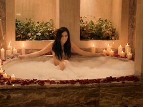 Глория Тоба секси – The Alien and Me (2016) #1