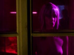 Виолетта Шуравлов голая, Стефани Буркхард голая – Ад (2017) #2