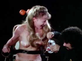 Виджу Крем голая, Арлана Блу голая, Дженнифер Сток голая – Кровососущие уроды (1976) #3