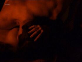 Виктория Санчес голая – The Hunger s02E10 (1999) #3