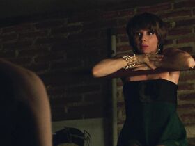 Виктория Абриль голая – Высокие каблуки (1991) #1