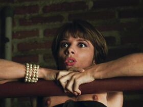 Виктория Абриль голая – Высокие каблуки (1991) #2