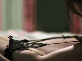 Кели О’Бирн голая, Дайан Лэйн голая – Ход королевой (1992) #1