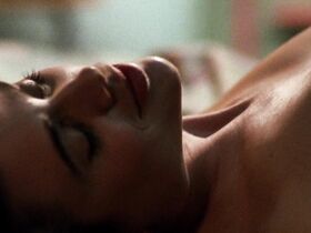 Кели О’Бирн голая, Дайан Лэйн голая – Ход королевой (1992) #2