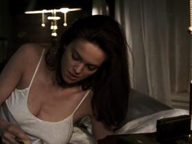 Кели О’Бирн голая, Дайан Лэйн голая – Ход королевой (1992) #9