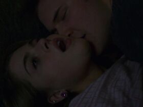 Энн Уинтерс секси – 13 причин почему s02E07 (2018) #6