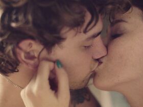 Фрейя Мавор секси – Современная жизнь – отстой (2017) #6