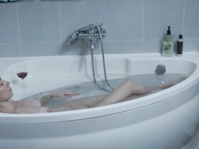 Кристина Флоря голая – В добром здравии (2017)