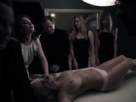 Анна София Берглунд голая – Живущие среди нас (2018)