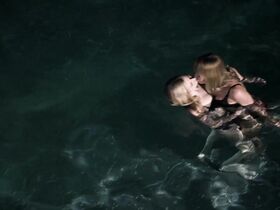 Анна София Берглунд голая – Живущие среди нас (2018) #8