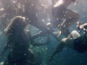 Александра Фриман голая , Элис Модоло голая, Изабель Серволь голая – Narcose (2013) #1