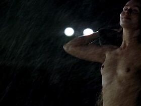 Тара Фитцджеральд голая, Роуз Бирн секси, Ромола Гарай секси – Я захватываю замок (2003)