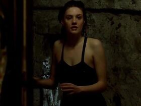 Тара Фитцджеральд голая, Роуз Бирн секси, Ромола Гарай секси – Я захватываю замок (2003) #4