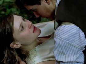 Тара Фитцджеральд голая, Роуз Бирн секси, Ромола Гарай секси – Я захватываю замок (2003) #9