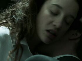 Мария Педраса голая – Бумажный дом s01e01 (2017) #1