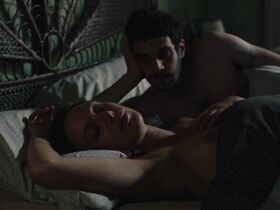 Летиция Дош голая – Любовь и прочий зоопарк (2018) #5