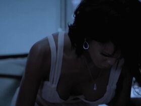 Кристл Стюарт секси – Раздражительность (2018) #7