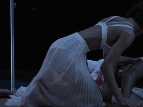 Кристл Стюарт секси – Раздражительность (2018) #8