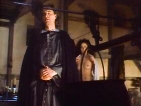 Ким Томсон голая, Виктория Бёргойн голая – Похищенный рай (1988) #1