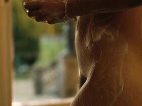 Криста Тере голая – Любовь и прочий зоопарк (2018) #6