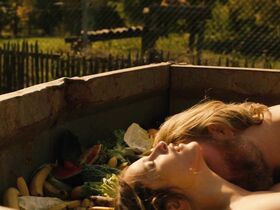 Криста Тере голая – Любовь и прочий зоопарк (2018) #9