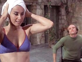 Стефани Пауэрс голая – Крещендо (1970) #5