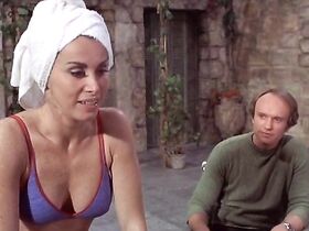 Стефани Пауэрс голая – Крещендо (1970) #6