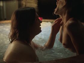 Хлоя Кмарада голая – Умираю со смеху s02e01 (2018)