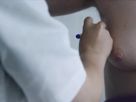 Лив Хьюсон голая – Королевы возвращаются s01e02 (2018) #1