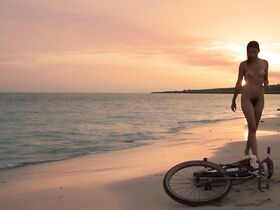 Летисия Леон голая – Molina's Borealis (2013) #10