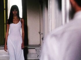 Лиза Барбуша голая – Логово змея (1995) #4