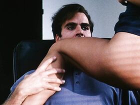 Лиза Барбуша голая – Логово змея (1995) #6