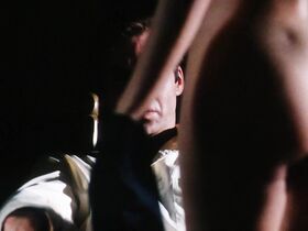 Лиза Барбуша голая – Логово змея (1995) #8