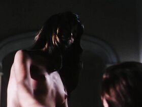 Лиза Барбуша голая – Логово змея (1995)