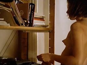 Ассумпта Серна голая, Тайда Уррузола голая – Секретный сад (1984) #4