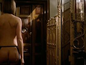 Ассумпта Серна голая, Тайда Уррузола голая – Секретный сад (1984) #6