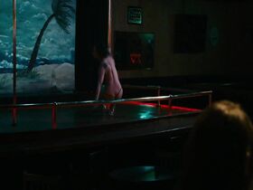 Дженнифер Эль голая, Рейна Де Корси голая, Хизер Грэм секси – Wetlands (2017) #4