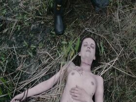 Дженнифер Эль голая, Рейна Де Корси голая, Хизер Грэм секси – Wetlands (2017) #8