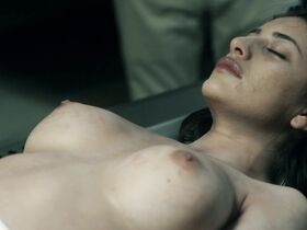 Сара Эберт голая, Майра Леаль голая, Линдсэй Мусил голая – Картер и Джун (2018) #9